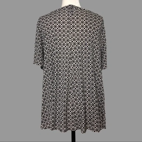 💜 S 💜 Top Geometric Pattern Floral - Picture 2 of 5